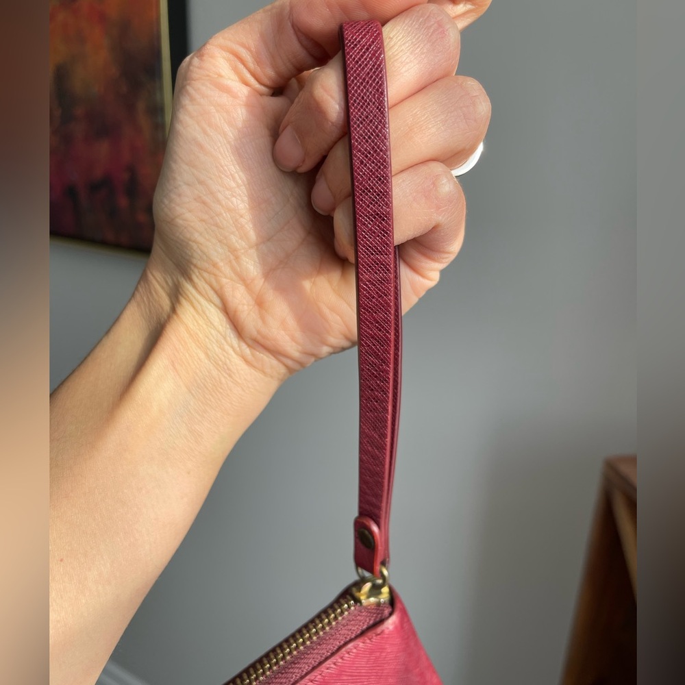 Vintage Roots Valencia wristlet wallet in red/burgundy saffiano-style leather - Picture 14 of 16